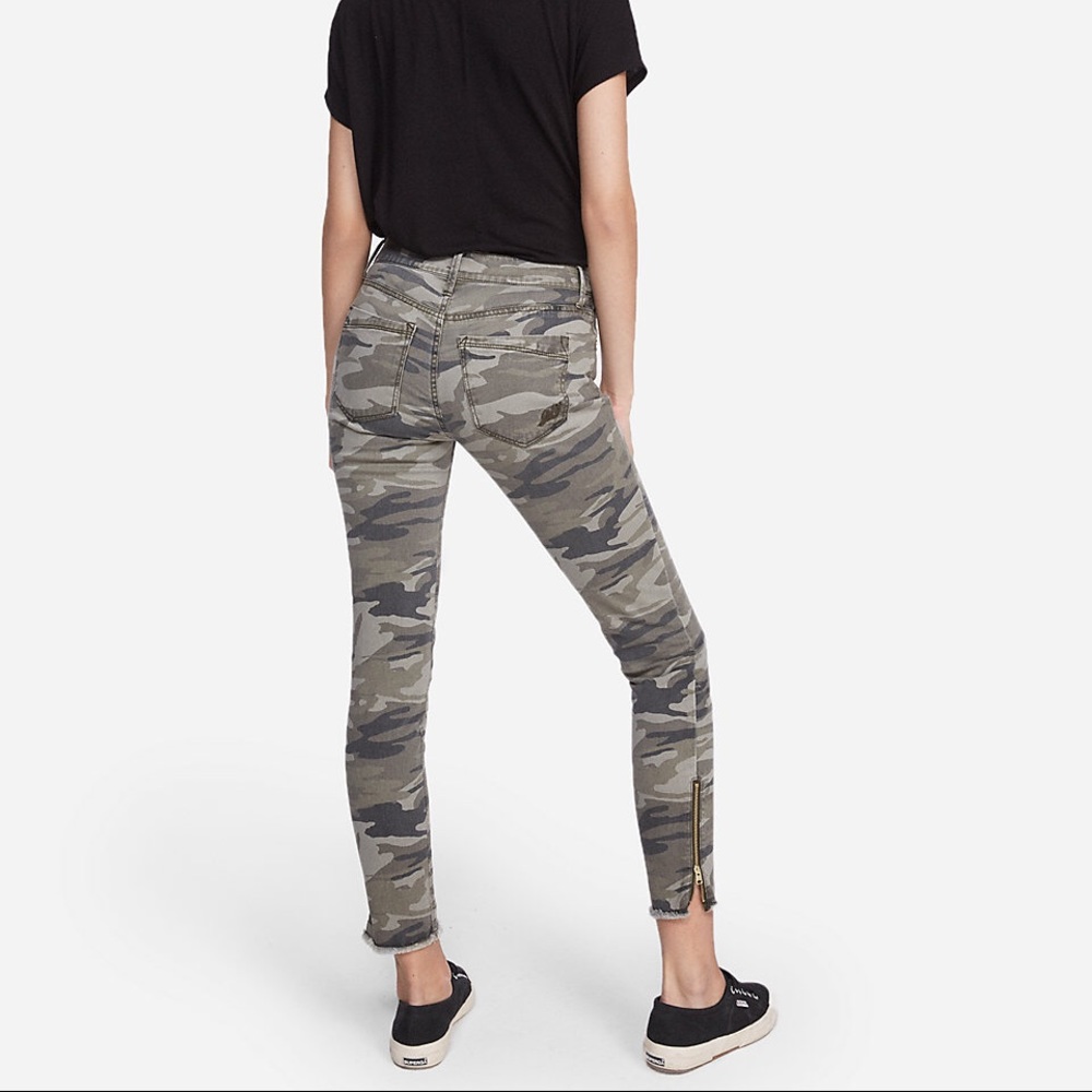 Mid Rise Camo Print Stretch Ankle Jeans/Leggings